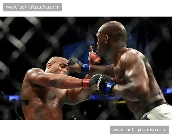 巅峰对决：当“骨头”琼斯遇上“整容院长”凯恩，谁才是MMA史上的终极战神？